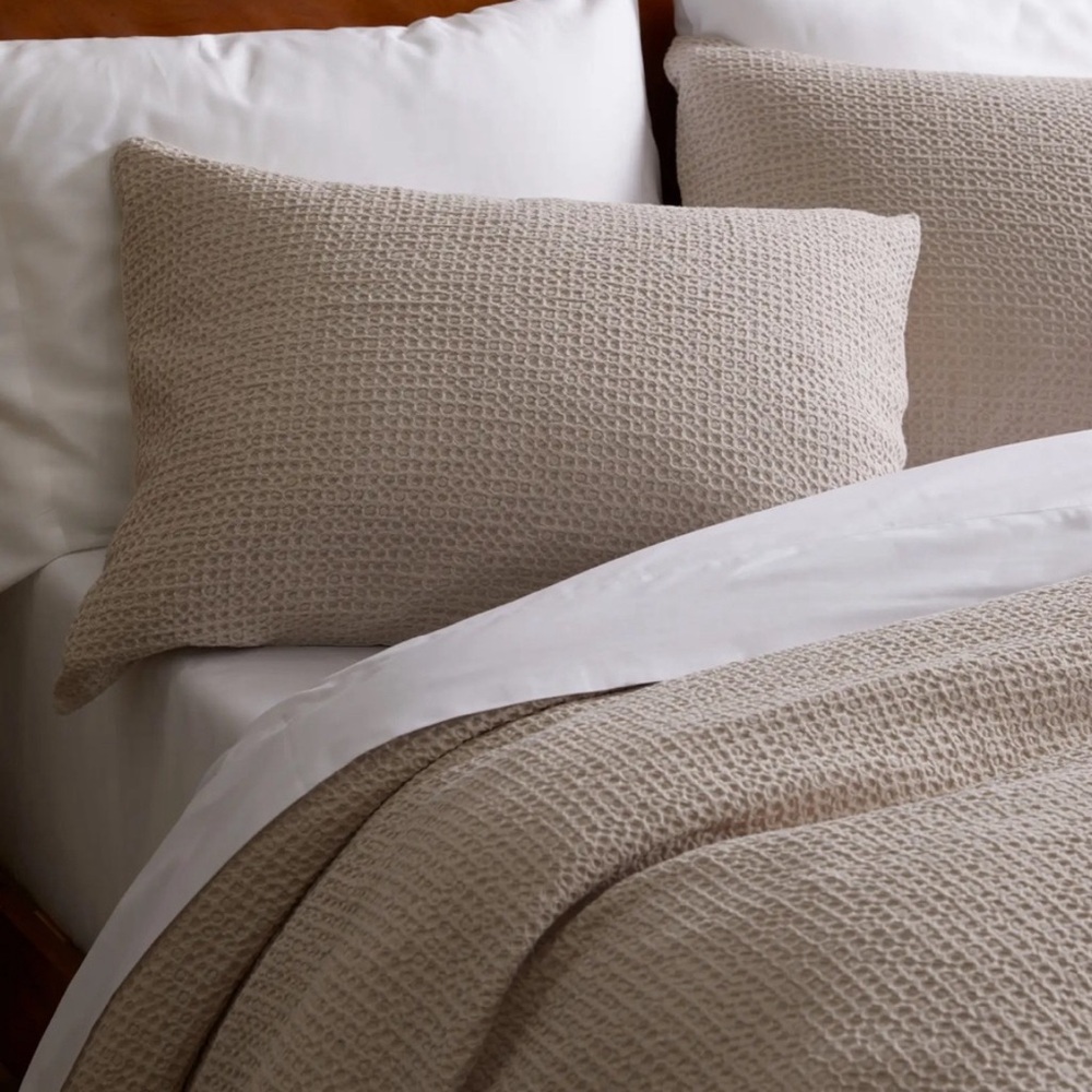 NEW Quince organic cotton waffle duvet set. Full/Queen size. 100% cotton.